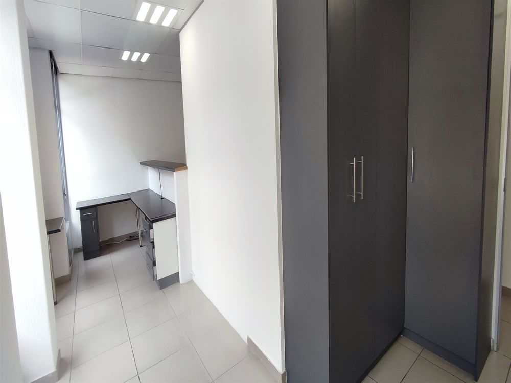 8 Sturdee Ave_2nd Fl_99m² offices_Rosebank_Johannesburg (4)