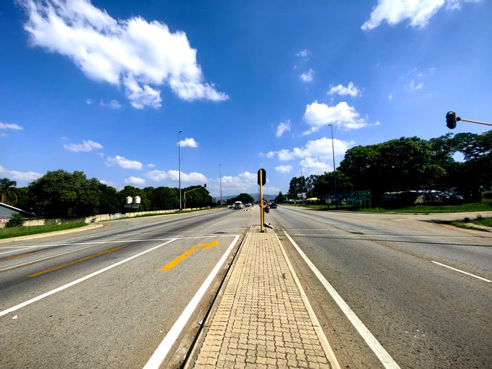 Waterkloof AH Small Holding For Sale: Income-generating properties, commercial zoning, ample water supply.