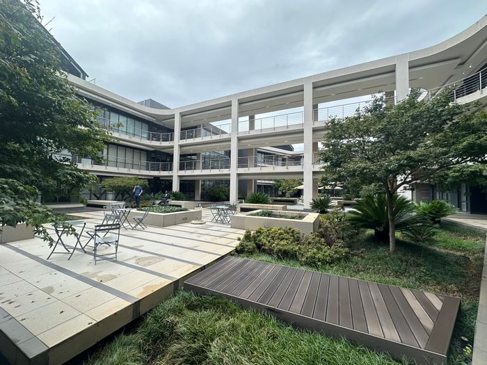 Office To Rent in Southdowns Estate: 220m², utilities included, 24/7 security access.