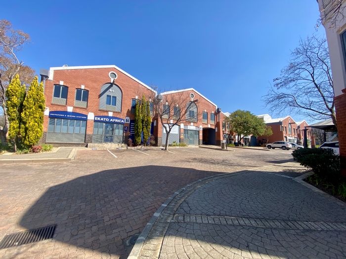 Industrial warehouse to rent in Randjespark, featuring secure access and ample space.