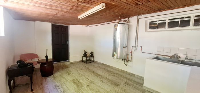 Office to Rent in Louis Trichardt Central with private bathroom and included utilities.