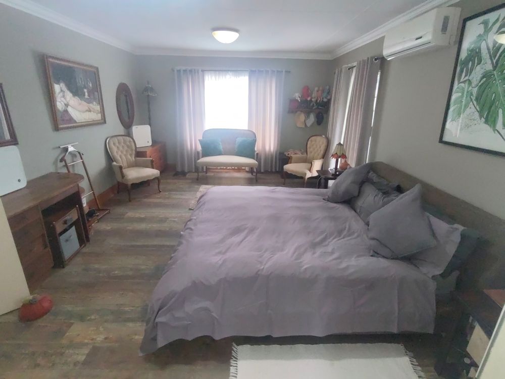 Main House Main bedroom