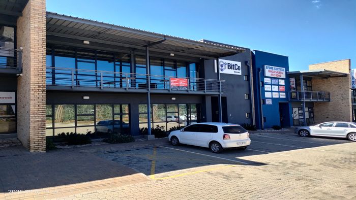 Industrial Warehouse To Rent in North Riding with 7m eave height and security.