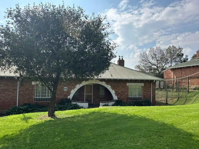 Office To Rent in Founders Hill: 118m² with parking, kitchen, and flexible lease.