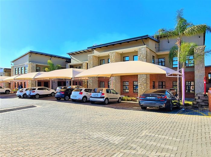 Office to Rent in Ruimsig: Open-plan space, private offices, 24-hour security.