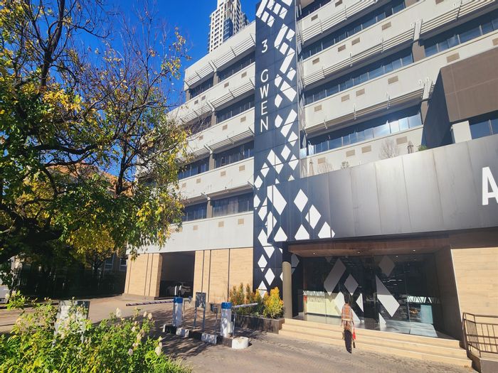 To Rent: Office in Sandown with 24-hour security, meeting rooms, and parking.