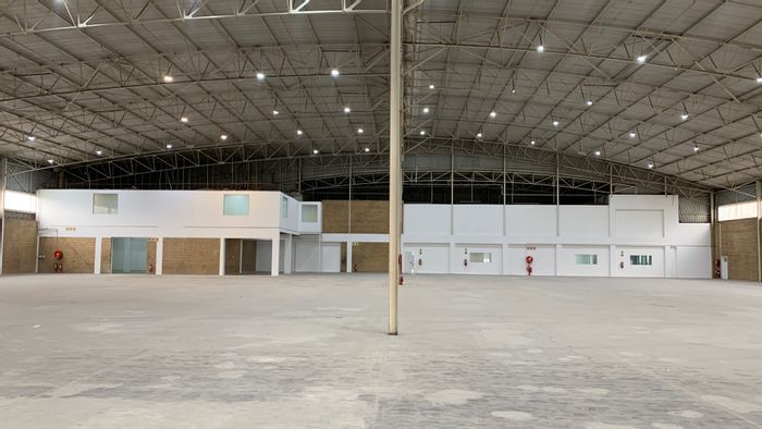 Industrial warehouse to rent in Longmeadow with office, yard, and dock access.