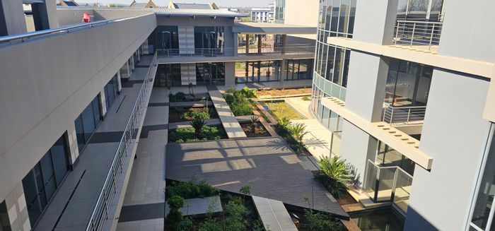 Highveld Office To Rent: 182m2, ample parking, fibre connectivity, Gautrain access.