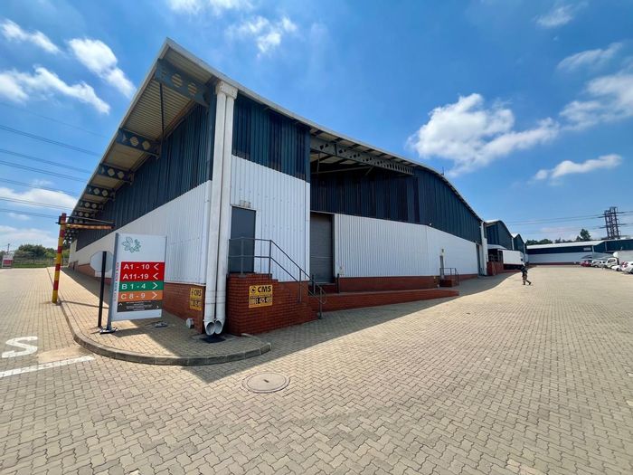 Industrial warehouse to rent in Meadowdale with office space and secure parking.