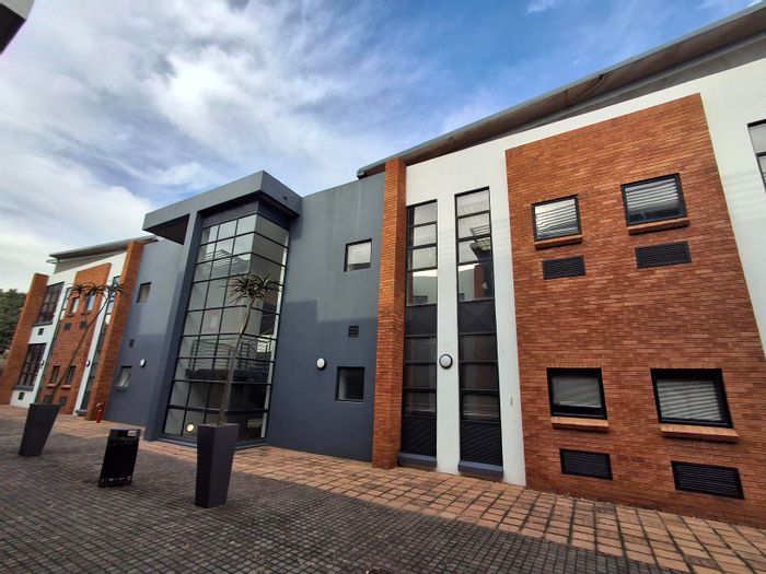 Office To Rent in Eco Park Estate: Prime location, balcony, discounted fibre connectivity.