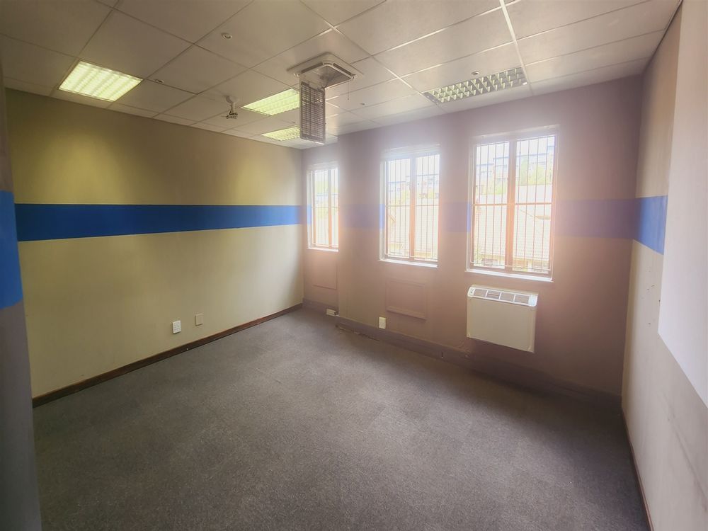 Grayston Ridge Office Park - Sandton - Block A Gr fl 628m² (8)