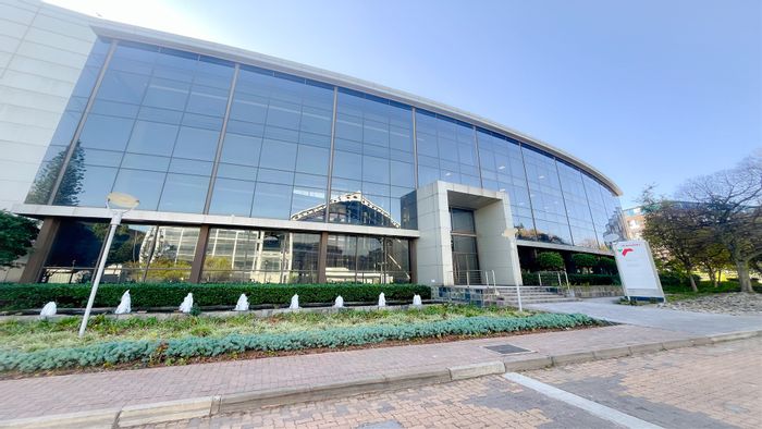 Office To Rent in Parktown: Premium space, secure access, flexible layouts, parking.