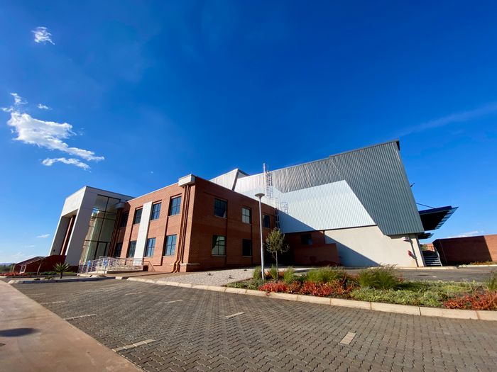 To Rent: 11,695m² Industrial Facility in Olifantsfontein with 24/7 Security and Access.
