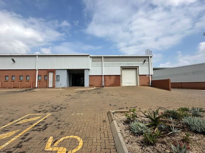 Industrial Warehouse and Office Space To Rent in Glen Marais, Immediate Occupation Available.