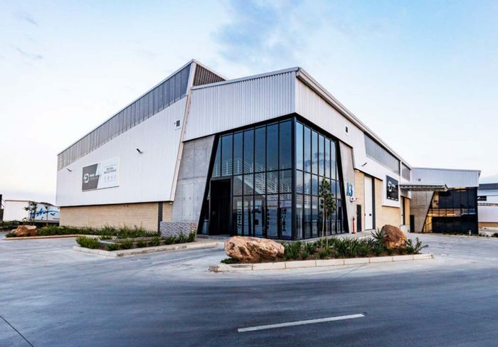 Industrial units to rent in Airport Park with flexible loading and ample yard space.