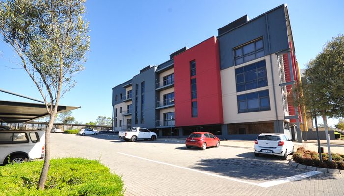 Office To Rent in Irene: 3 balconies, boardroom, 2 kitchens, private offices.