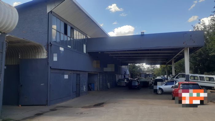 Versatile commercial complex for sale in Vanderbijlpark NW, ideal for industrial use.