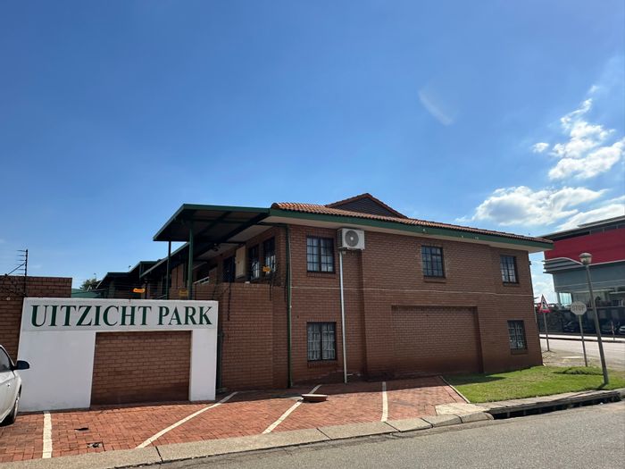 Highveld Office To Rent: 118m² with patio, boardroom, parking, and direct landlord benefits.