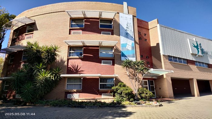 Industrial Property To Rent in Strijdompark: Warehouse, offices, N1 access, solar backup.