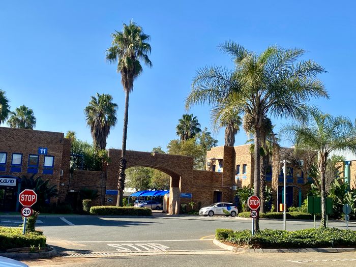 Industrial warehouse to rent in Randjespark, 1,841m2 with flexible office space.