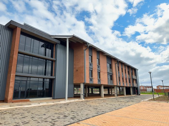 Glen Marais Office To Rent: Flexible spaces, backup power, ample parking, 24/7 security.