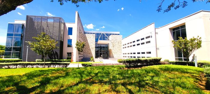 To Rent: Woodmead Office with flexible space, security, and strategic highway visibility.