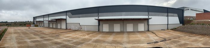 Industrial property in Clayville to rent: 10,050m² warehouse, offices, yard.