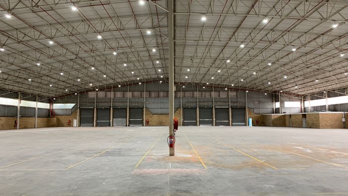 Industrial warehouse to rent in Longmeadow with ample yard and office space.