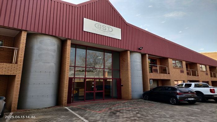 Industrial warehouse in Laser Park to rent, 1540m² space with secure access.