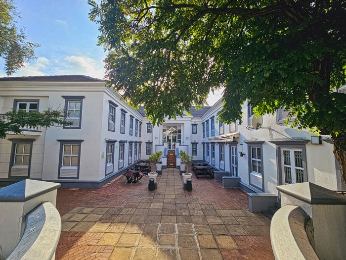 Hurlingham Office To Rent: Secure, flexible space with amenities and great connectivity.