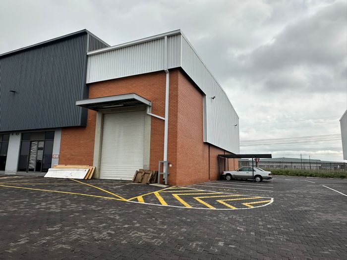 Industrial Warehouse To Rent in Longlake: 24-hour security, mezzanine office, flexible leasing.