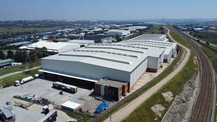 Industrial warehouse to rent in Linbro Park with 24-hour security and truck access.