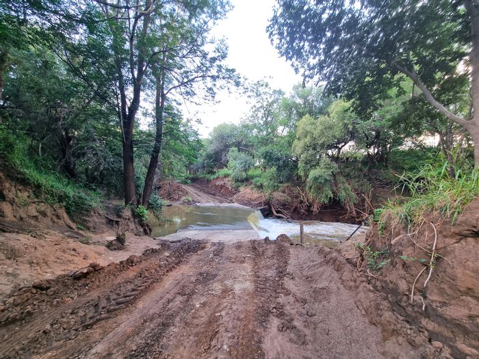 For Sale: 182-hectare farm in Schylock AH with water supply and aviation facilities.