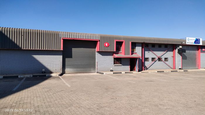 Industrial unit in Strijdompark To Rent: 436m², secure access, ample parking.