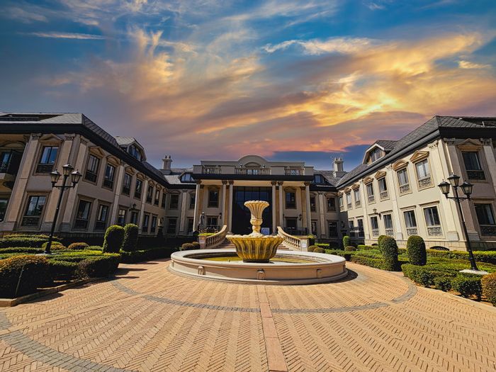 Bryanston Office To Rent: Established park, 24/7 security, great views, flexible layout.