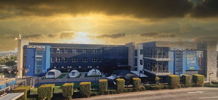 Bryanston Office To Rent: White-boxed space, negotiable rental, prime location, 24/7 security.