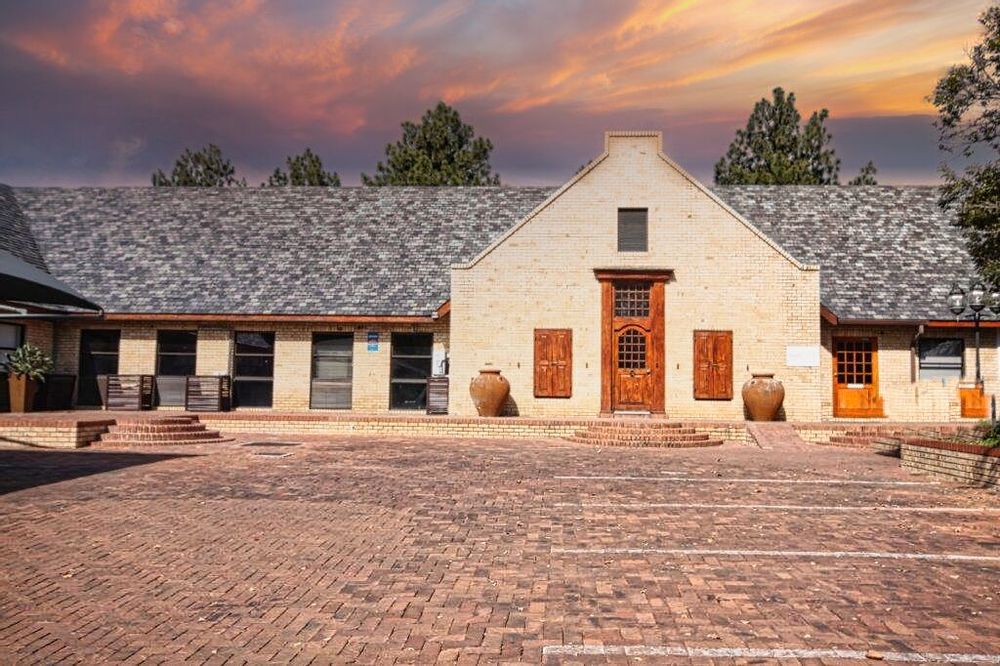 4 Bridle Close-Woodmead-Grd fl 585m² (1)