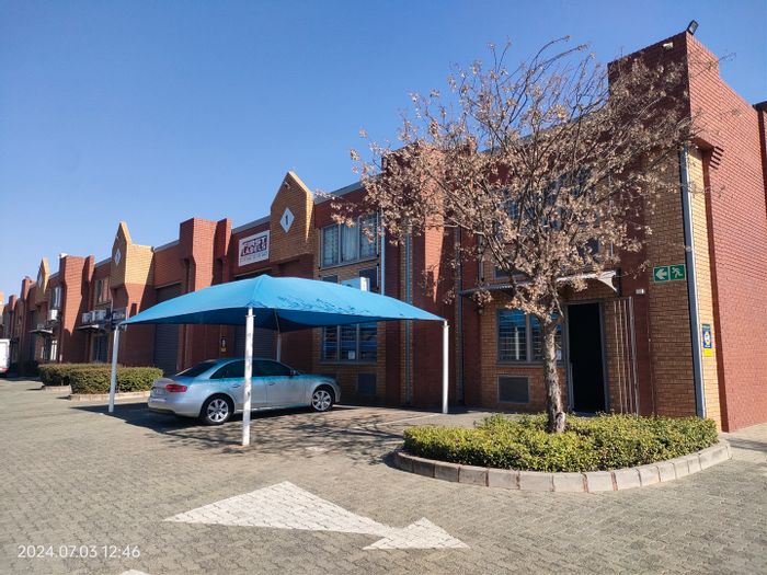 Industrial Mini Warehouse with Offices and Upgraded Security in Strijdompark To Rent