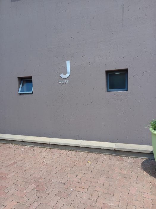 493.67 m² Office To Rent in Randjespark with flexible space and parking options.