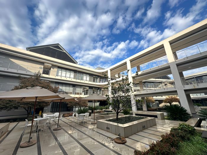 Irene Office To Rent: 149m² with retail access, parking, and 24/7 security.