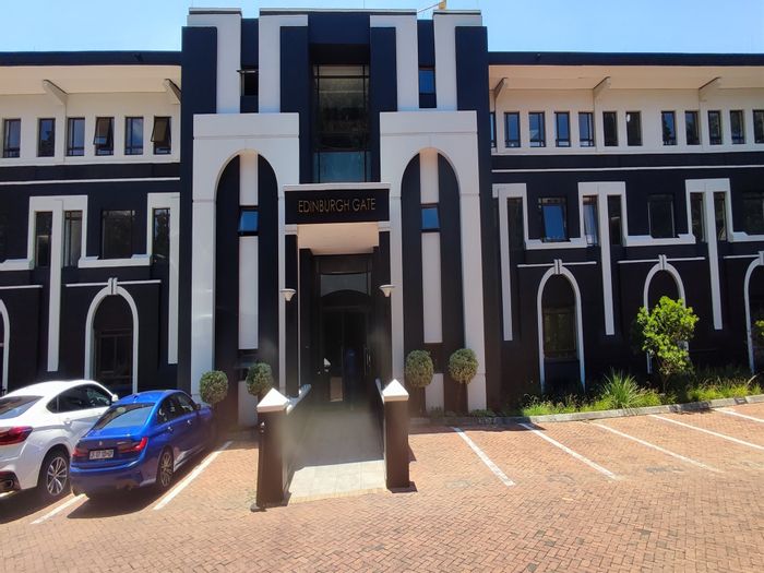 Hyde Park Office To Rent: Access-controlled, fibre-ready, ample parking, on-site coffee shop.
