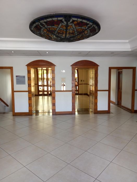 Office to rent in Hatfield, 818.9m², near Gautrain, secure access-controlled park.