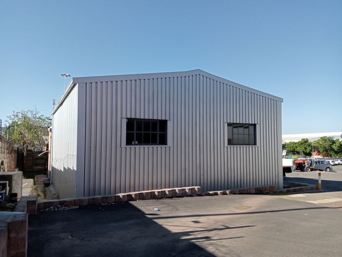 Industrial mini warehouse in Alexander Park to rent with office and secure access.