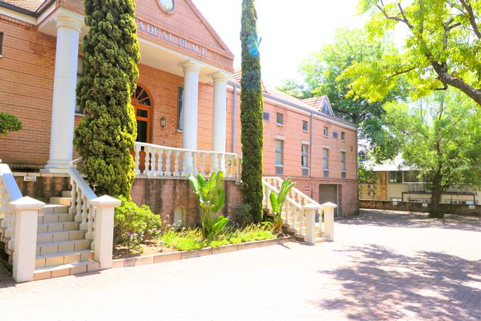 Edenburg Office For Sale: Prime location, boardrooms, parking, and secure environment.