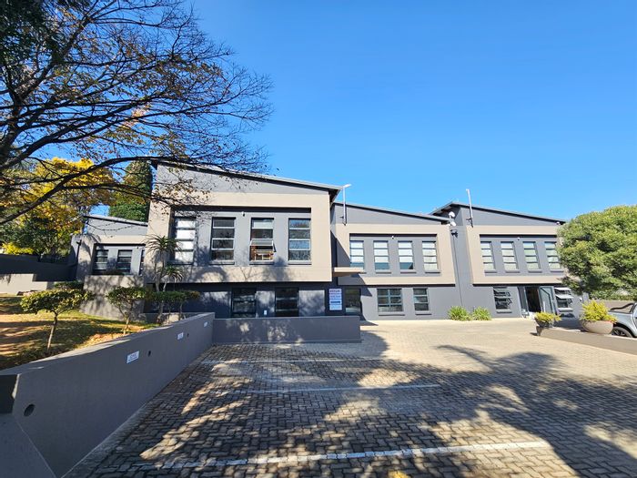 To Rent: Office in Moreleta Park with communal amenities and controlled access.