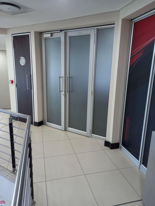 Office to rent in Hatfield, 376.8m², near Gautrain, secure access-controlled park.