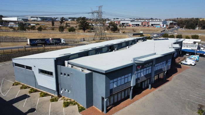 Industrial warehouse to rent in Linbro Park with office, showroom, and amenities.