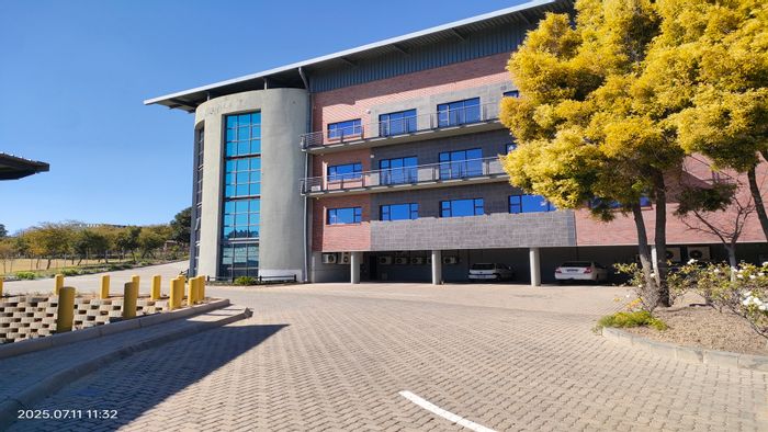 Office to Rent in Laser Park with multiple floors, kitchenette, and lift access.