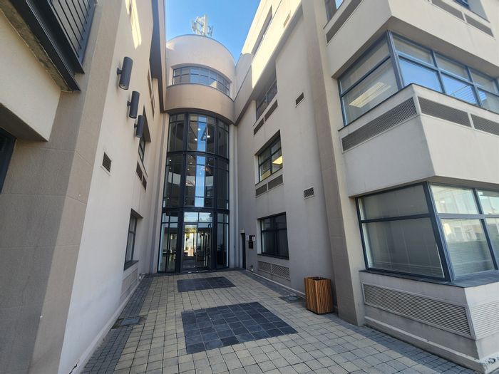 Office To Rent in Sandhurst: Secure park with backup power, courtyard, and café.