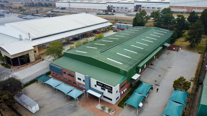 Industrial facility to rent in Linbro Park with 3645 sqm, 2 dock levellers.